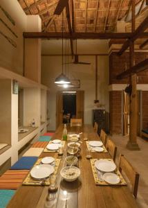 SaffronStays Crescent Bay, Palshet