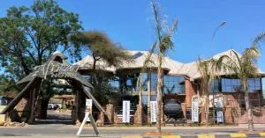 African Home Hotel - Broadhurst