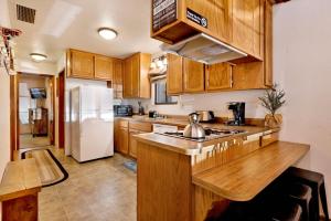Brown Bears Cabin-1091 by Big Bear Vacations