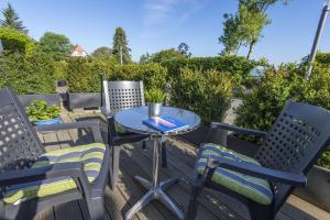 schöne 2-Raum-Ferienwohnung mit Terrasse - Haus Ostseeblick 1 FeWo Steuerbord