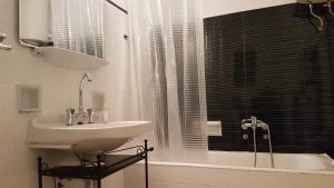 Begonia-Athens Center, 6 BD, 2,5 BATH