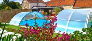 Villages vacances Gite La Belle Aventure Mosnes piscine jacuzzi capacite 15 PERS : photos des chambres