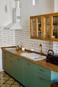 Piso modernista en casco histórico con garaje