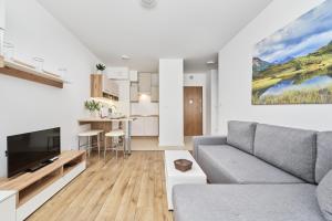 Apartment Krakowska 39 with AC & PARKING & LOGGIA Wrocław by Noclegi Renters