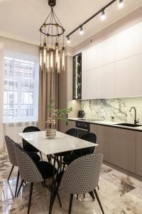 LEOGRAND Apartments on Horodotska 45