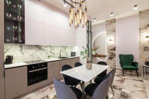 LEOGRAND Apartments on Horodotska 45