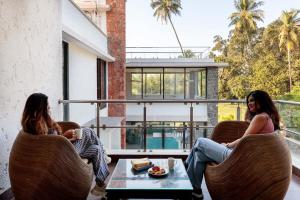 Our Beloved Summer by StayVista - Offering a swimming pool, expansive lawn, badminton court and indoor games