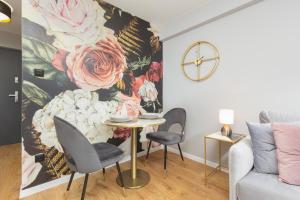 City Center Apartment near the Vistula by Renters