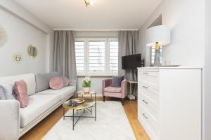 City Center Apartment near the Vistula by Renters