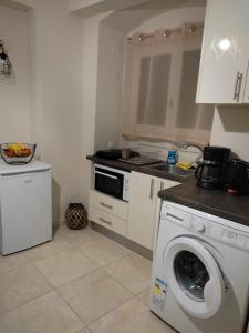 DORAS APARTMENTS STUDIO 1