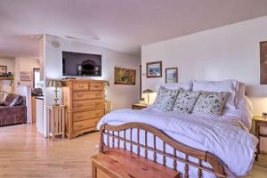 Studio Apartment with Kitchen VERY close to WCU - non smoking & no pets