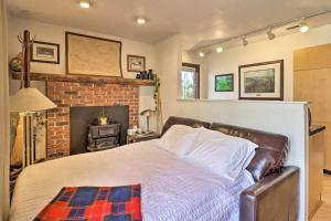 Studio Apartment with Kitchen VERY close to WCU - non smoking & no pets