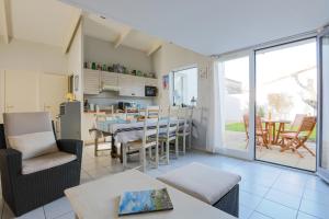 Maisons de vacances Maison de famille cosy aux Portes en Re - Les Salines : photos des chambres