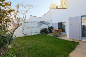 Maisons de vacances Maison de famille cosy aux Portes en Re - Les Salines : Maison de Vacances