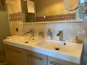 B&B / Chambres d'hotes Le Domaine de Canesse : photos des chambres