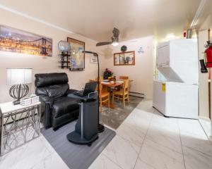 Two Bedrooms Apartment Manage And Supervise By Host Endless Features Amenities Dishwasher Washer Dryer Best WIFI Internet Services By Verizon Fios 960 Upload 960 Download Bi Monthly Free Housekeeping Services Huge 10000 Square Footage