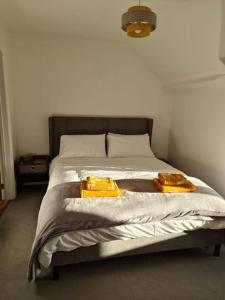 Stylish Georgian Apartment In An Ideal Location