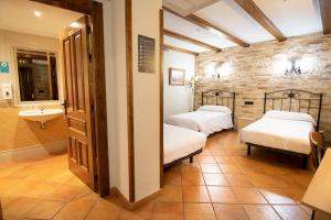 Triple Room room in Alda Casco Antiguo