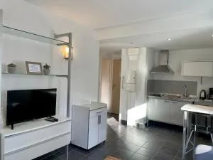 CAMP DE BASE SUR LE LAC DU BOURGET - Chevelu