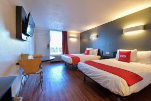 2 Queen Bed Smoking room in OYO Hotel Valdosta GA I-75