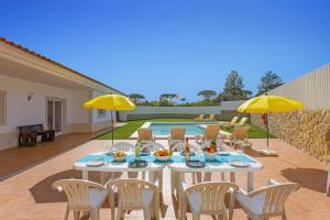 Villa Quinta dos Abacates by Villa Plus