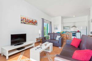 Villa Torrenit by Villa Plus