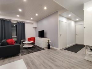 Alexi Apartments - Newly Renovated Apt in the Heart of the City near to Railway Station and Nokia Arena