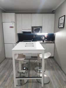 Alexi Apartments - Newly Renovated Apt in the Heart of the City near to Railway Station and Nokia Arena
