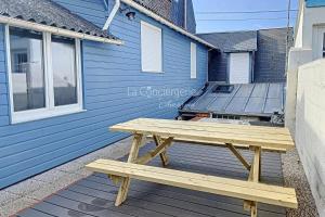 AM 57 - The Blue House