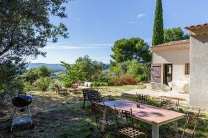 Maisons de vacances LODGES PARK CASTELLET PROVENCE - Gites dans les vignes AOC Bandol a 15 min des plages et du Circuit Paul Ricard F1 : photos des chambres