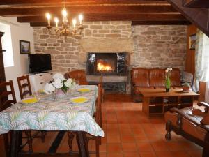 Maisons de vacances Granite stone house with fireplace, Plouguerneau : photos des chambres
