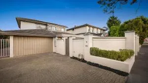 Brighton House - Муреббін