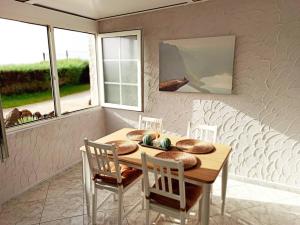 Casa Yelena Well maintained flat only 30 m from the sea with pool
