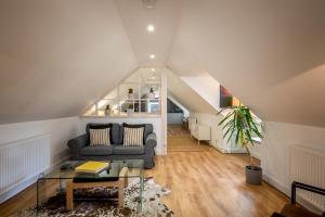 Modern and Stylish WoodHous