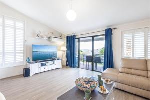 Coastal Paradise at Fore Dek 3, 17 Soldiers Point Road - water views, linen, Wi-Fi, Air Con