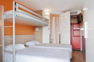 Hotels Premiere Classe Lyon Est - Bron Eurexpo : Chambre Triple