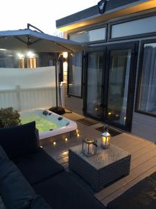 Roseberry Lodge with Hot Tub