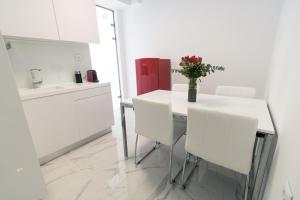 Aria apts 100 m from the beach by PosarelliVillas