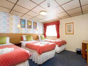 Standard Triple Room room in Oak Lea Hotel