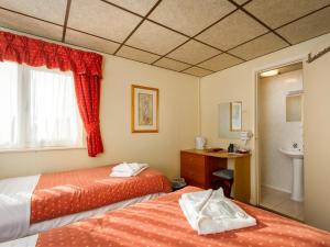 Standard Twin Room room in Oak Lea Hotel