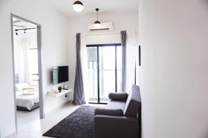 Cozy 2 bedrooms 4 pax Menjalara Near Desa Park City