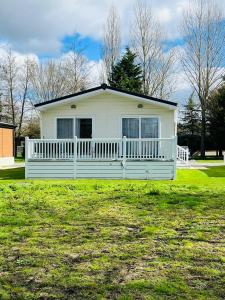 Graceland Lodge with Hot Tub