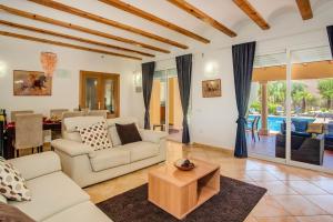 Villa Magdalena Blanca by Villa Plus