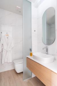 The City Hotel & Suites