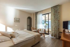 Standard Double with Lake View room in Boutique Hotel La Rocca