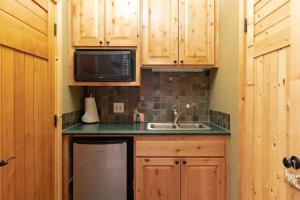 Grand Forest Lodge-1884 by Big Bear Vacations