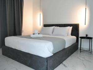 The Room, Suite 15, Leda Gardens