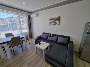 Luxury two bedroom apartment with free parking