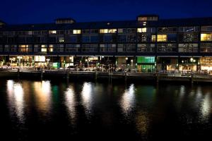 6 Cowper St Wharf, Sydney, New South Wales, Australia.