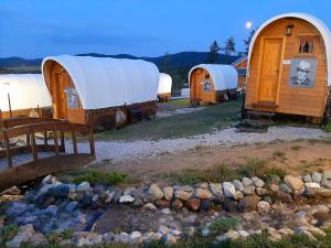 Wagon Wild West Style room in El Paso City - House in Zlatibor village